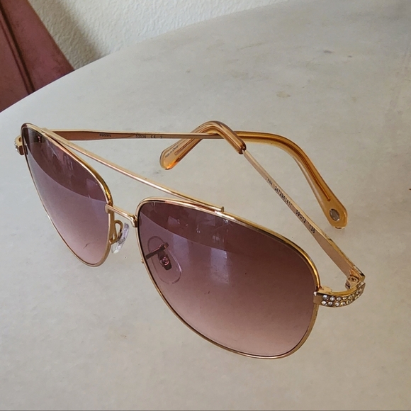 New, Never Worn Fossil Aviator Sunglasses with Rhinestone Edging - Picture 2 of 2